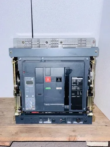 Schneider Air Circuit Breaker Masterpact Nw25H1 -2500 A - 3 Poles Micrologic — 